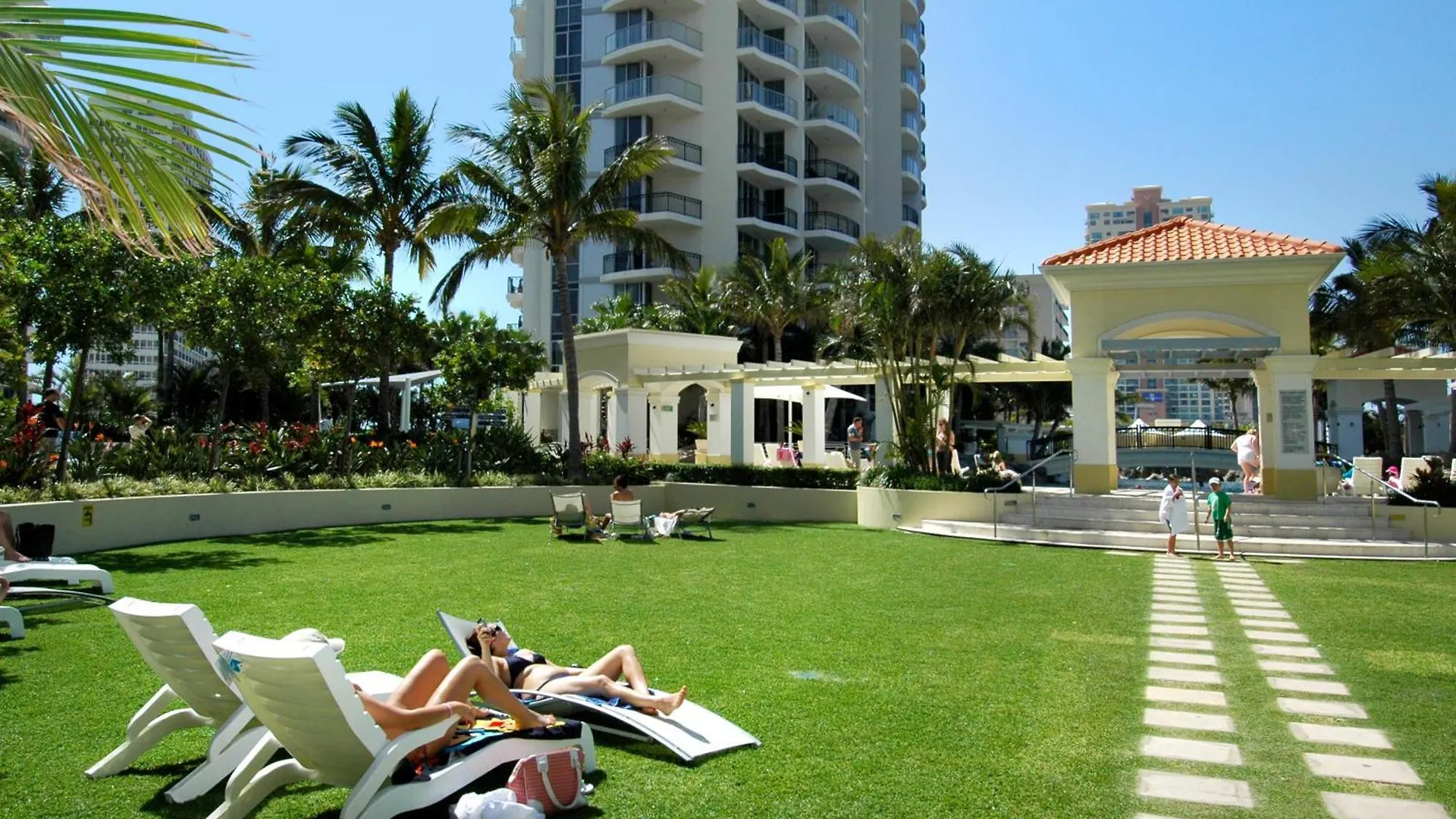 Chevron Renaissance | High Floor Ocean View Apartments By Gold Coast Holidays